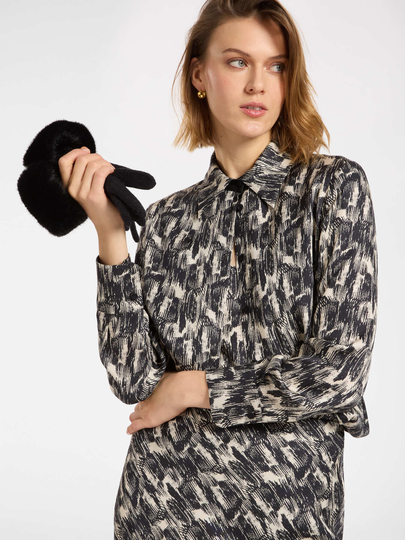 Блузка из эко-вискозного твила черная и белая