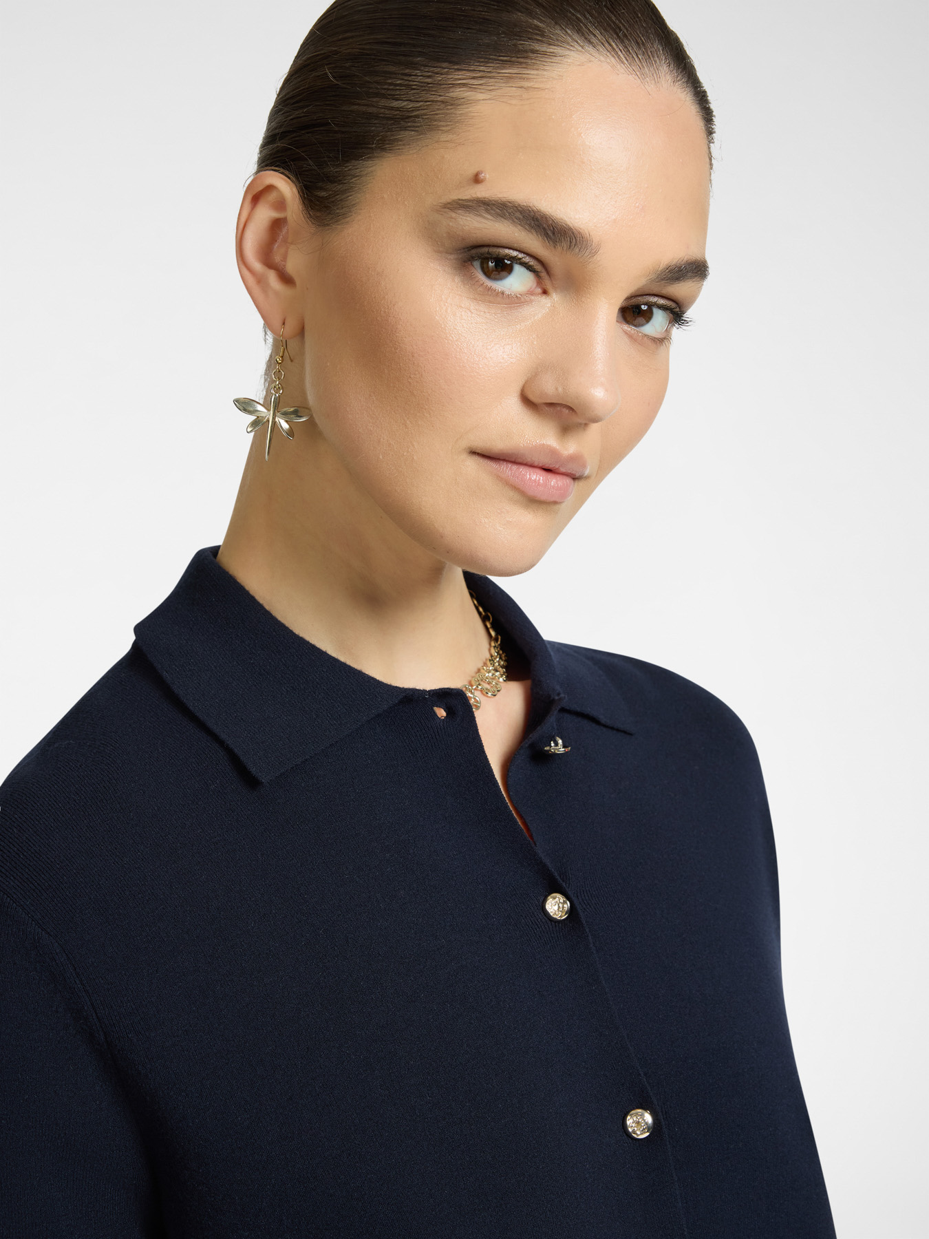 Темно-синий