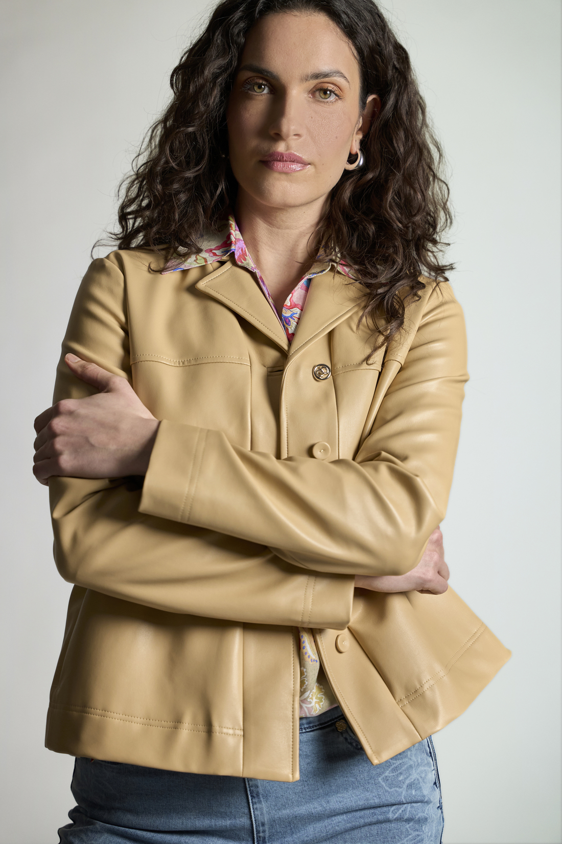 Куртка из мягкой эко-кожи бежевая